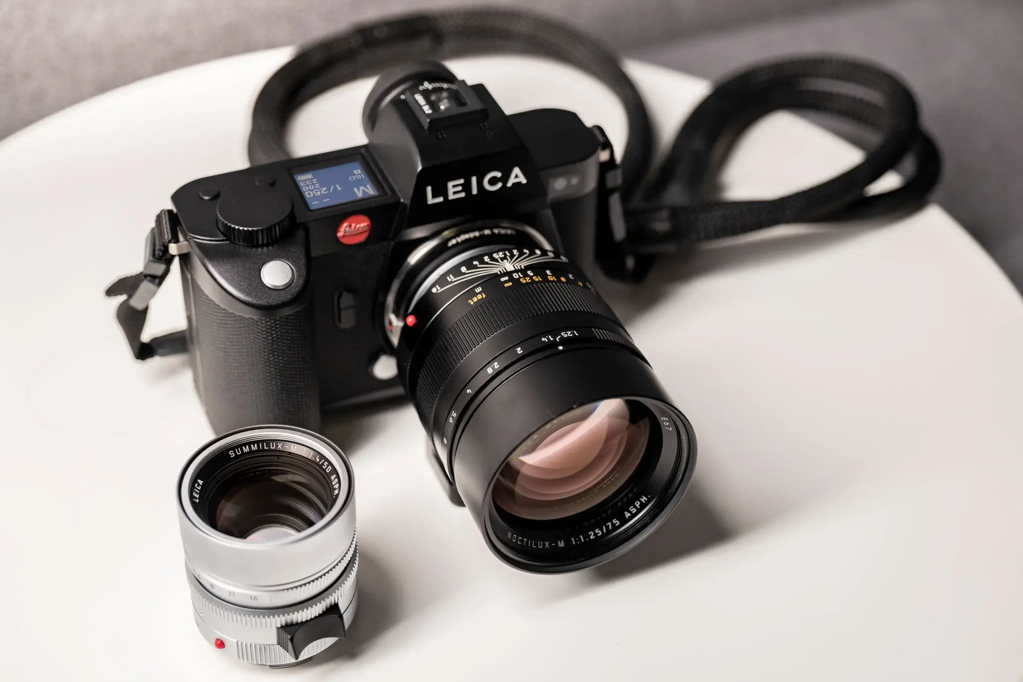 Leica Noctilux M 75mm F 1 25 Asph Black Lens Leica Noctilux M 75mm F 1 25 Asph Black Lens