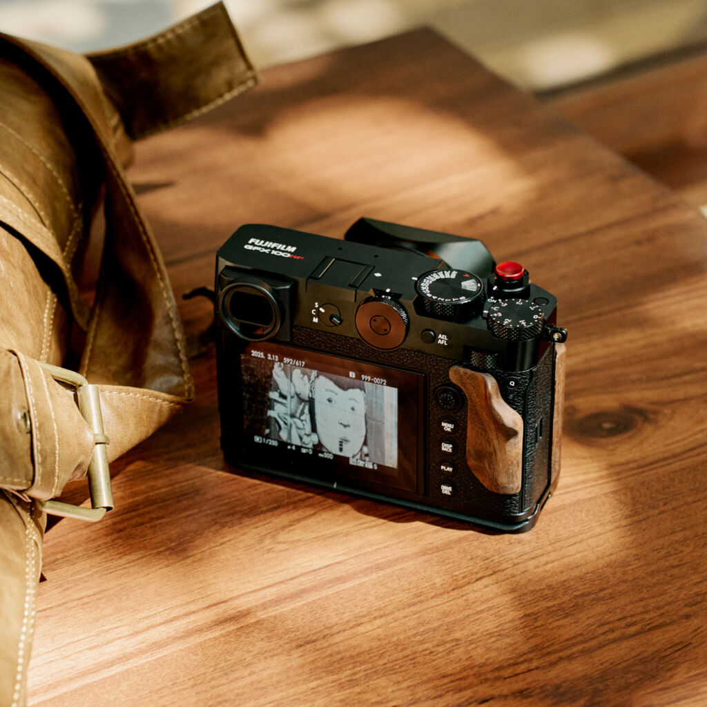 Smallrig 5265 L Shape Mount Plate With Wooden Handle For Fujifilm Gfx100rf Silver Smallrig 5265 L Shape Mount Plate With Wooden Handle For Fujifilm Gfx100rf Silver
