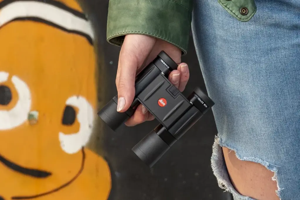 Compact Binoculars Compact Binoculars