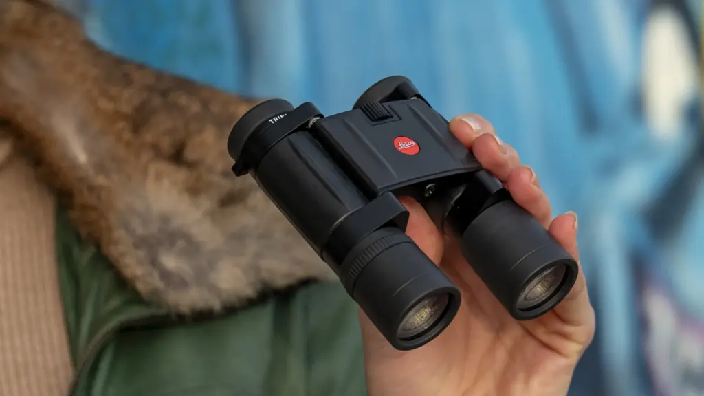 Compact Binoculars Compact Binoculars